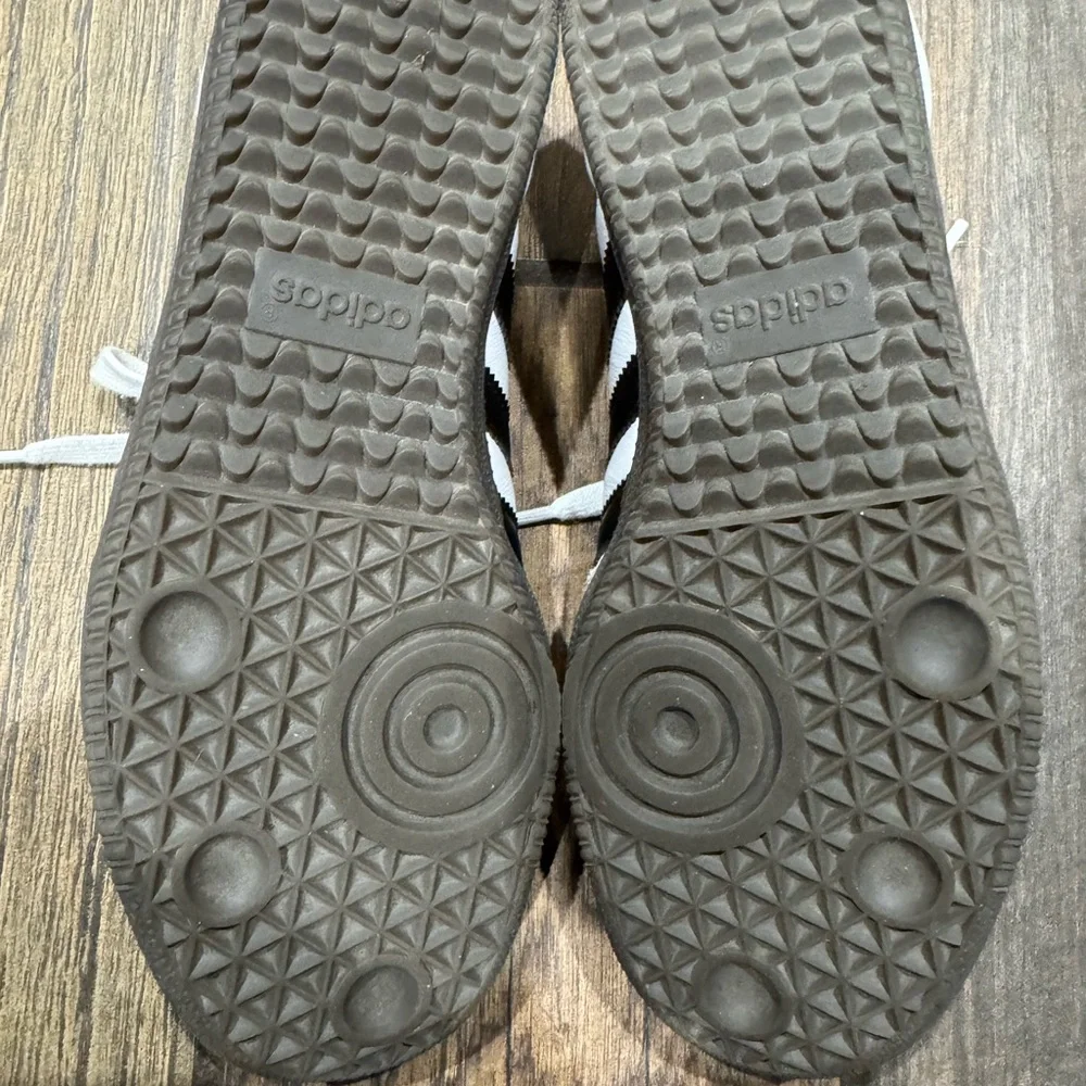 Adidas Sambas women’s 9, men’s 7.5 - Picture 8 of 10